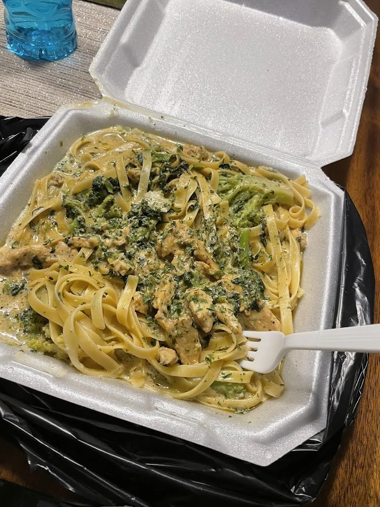 Foster’S Crab and Chicken Pasta